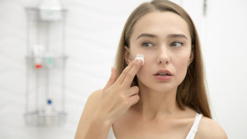 Các loại kem chấm mụn phổ biến