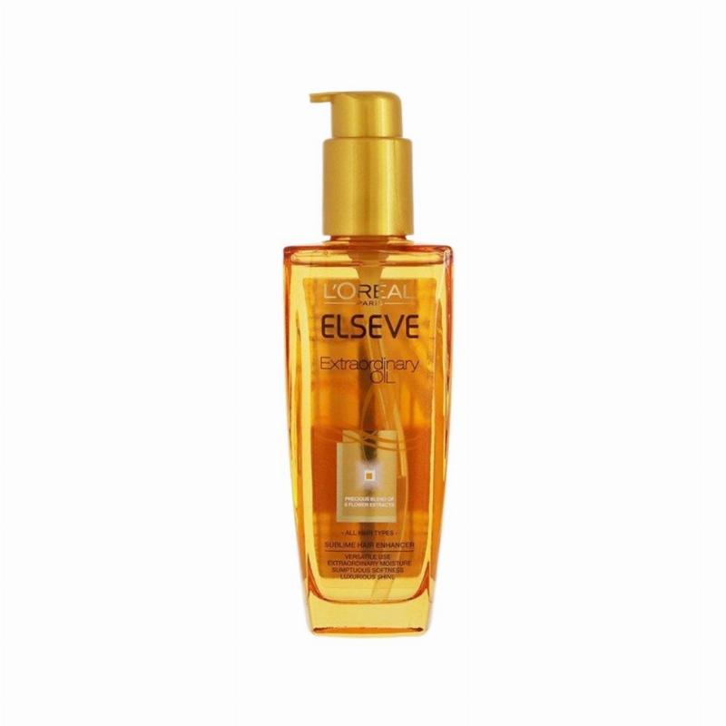 Phụ nữ sử dụng dưỡng tóc L'Oréal