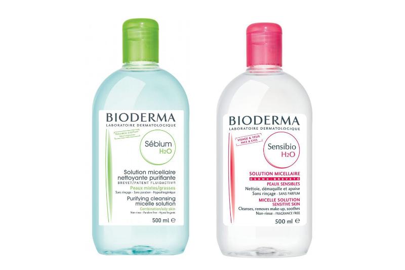 so-sanh-tay-trang-bioderma-hong-va-xanh