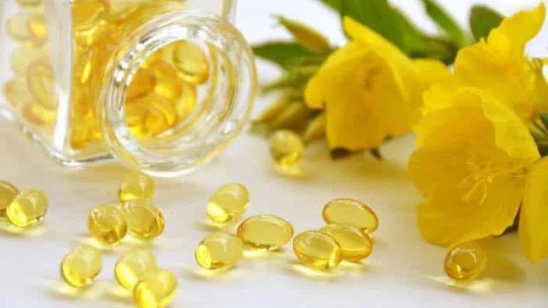 Hình minh họa các đối tượng nên uống tinh dầu hoa anh thảo Blackmore: phụ nữ với các vấn đề nội tiết, da.