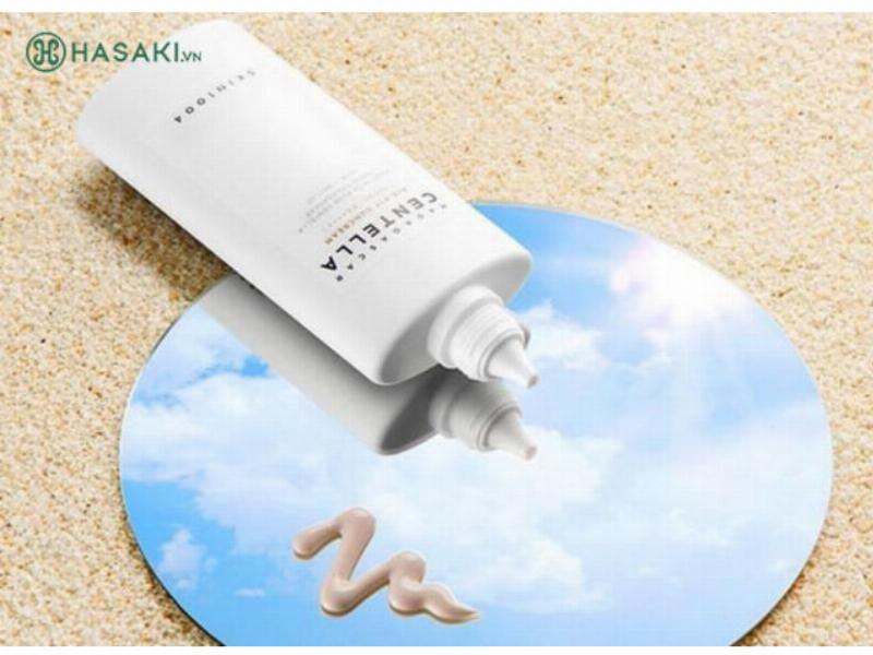 Hình ảnh minh họa cách bảo quản mascara là gì, bao gồm đậy nắp chặt và tránh nơi ẩm ướt, cùng với dấu hiệu nhận biết mascara hỏng.