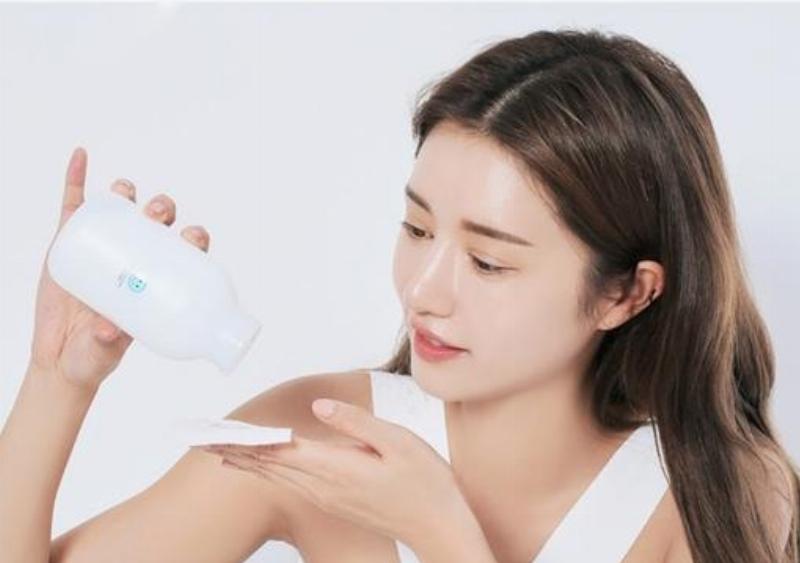 Bông tẩy trang Silcot với nhiều loại khác nhau, minh họa sự đa dạng về hình dáng và công dụng