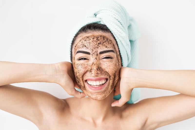 Bột cám gạo nguyên chất và các công dụng làm đẹp tuyệt vời như làm sáng, trị mụn, dưỡng ẩm.