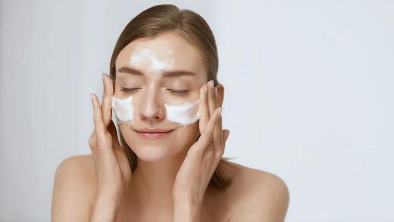 Hướng dẫn các bước sử dụng sữa rửa mặt acne đúng cách hàng ngày
