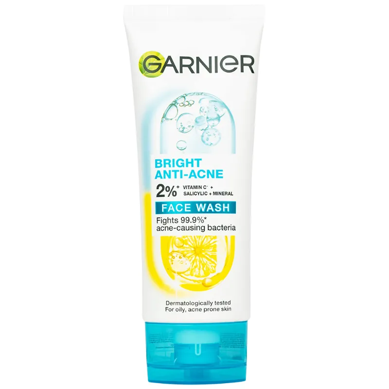 Hình ảnh minh họa các bước sử dụng sữa rửa mặt Garnier hiệu quả: làm ướt mặt, tạo bọt, massage nhẹ nhàng