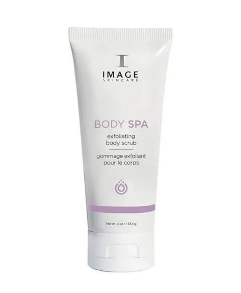Hình ảnh mô tả cách tẩy da chết vật lý bằng các sản phẩm có hạt scrub nhỏ, giúp loại bỏ tế bào chết trên bề mặt da.