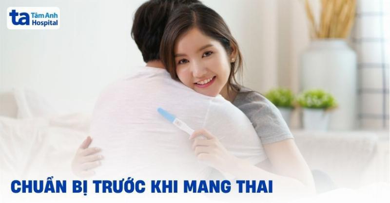 Mẹ bầu đang tìm hiểu thông tin về thuốc dưỡng thai và chăm sóc sức khỏe thai kỳ