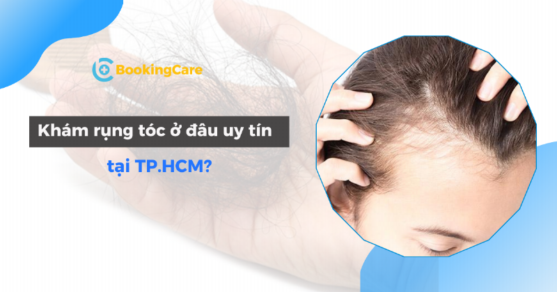Một người đang được kỹ thuật viên tại quán tóc gần đây thực hiện liệu trình hấp tóc phục hồi, thể hiện dịch vụ chăm sóc tóc chuyên nghiệp.