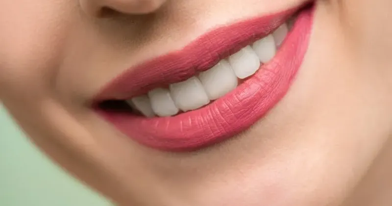 Hướng dẫn chọn sắc độ phun môi màu đỏ cam phù hợp với tone da và phong cách