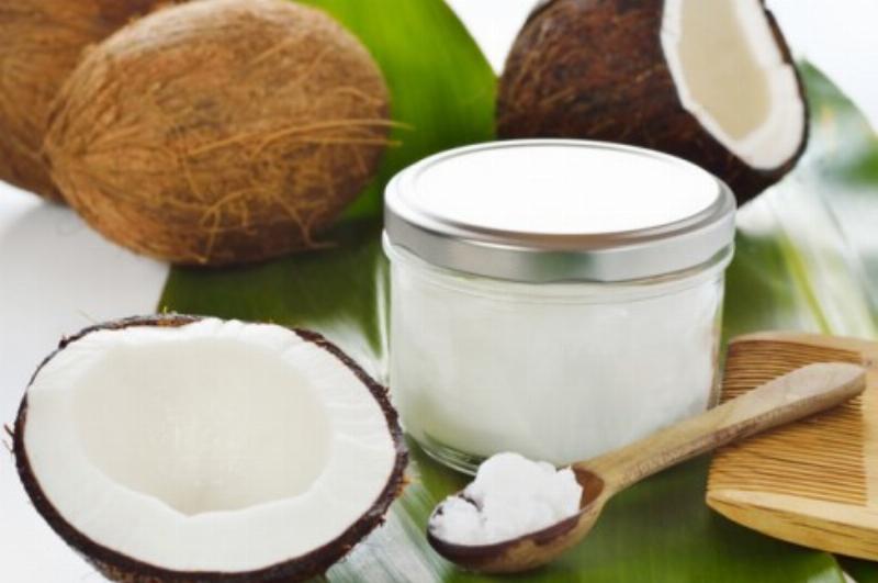 Minh họa công dụng của dầu dừa khi dùng để súc miệng (oil pulling) giúp răng miệng khỏe mạnh