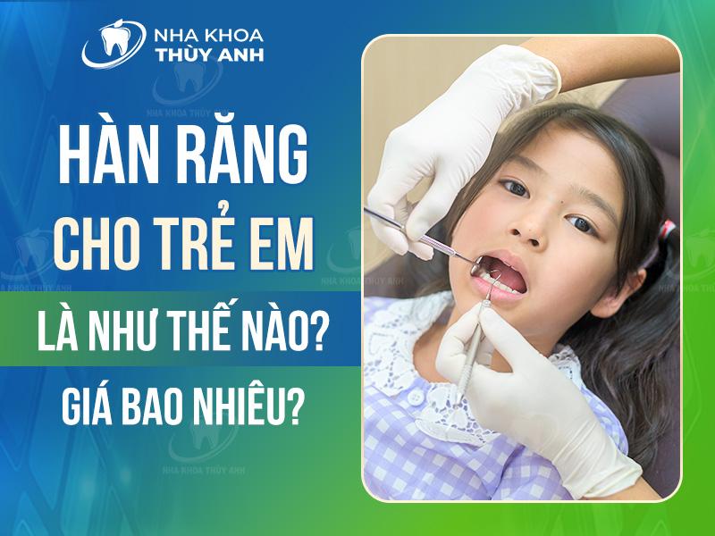 Cận cảnh việc trộn Vaseline với bông gòn để làm mồi lửa, thể hiện công dụng của vaseline trong tình huống sinh tồn