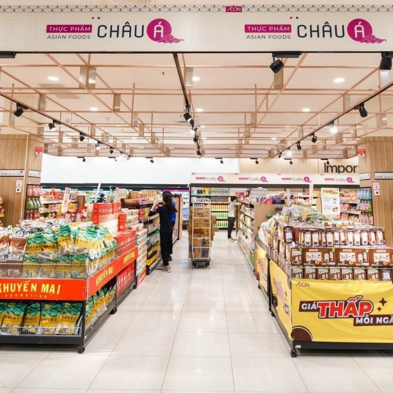 Hình ảnh cửa hàng hoặc khu vực bán các sản phẩm nhập khẩu từ nhật tại việt nam, có trưng bày các loại vitamin tổng hợp