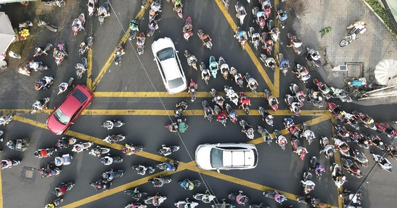 Cảnh kẹt xe giờ cao điểm trên đường Lê Văn Quới