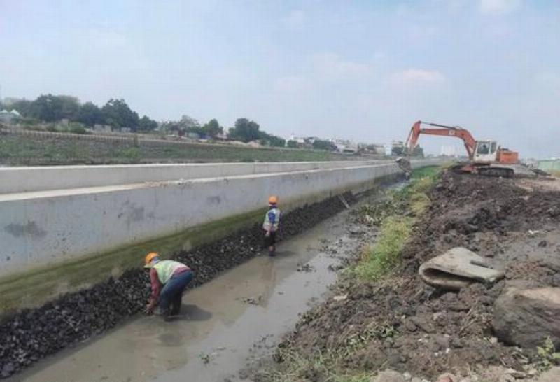 Một khu dân cư yên tĩnh hơn nối với đường Phan Huy Ích Quận Gò Vấp, có nhà cửa san sát và cây xanh ven đường.