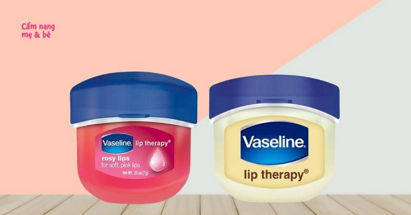 Hình ảnh các bao bì Vaseline qua các thời kỳ, thể hiện lịch sử và phát triển của công dụng của vaseline