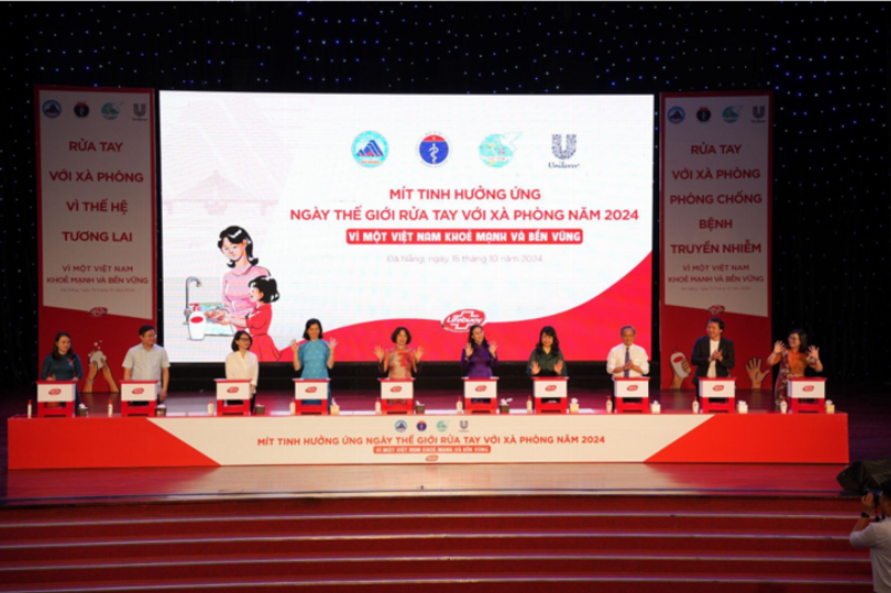 Hình ảnh minh họa Lifebuoy với các hoạt động cộng đồng liên quan đến vệ sinh và sức khỏe tại Việt Nam
