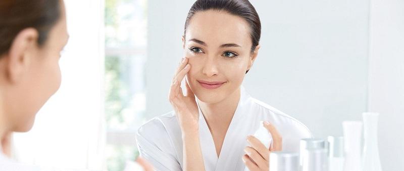 Hỗn hợp dưa leo và bột trà xanh, loại mặt nạ giàu chất chống oxy hóa cho da mụn.