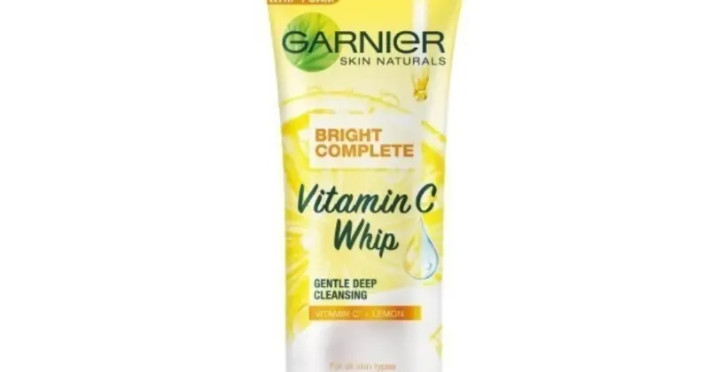 Sản phẩm sữa rửa mặt Garnier Light Complete/Bright Complete giúp làm sáng da và mờ thâm