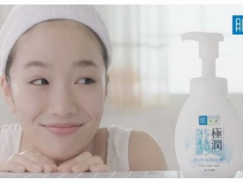 Sữa rửa mặt tạo bọt Hada Labo tiện lợi và làm sạch sâu