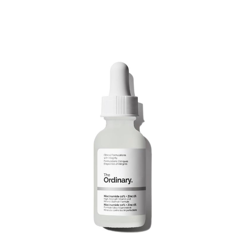 Hình ảnh minh họa các thành phần chính thường có trong kem trị thâm mắt như Vitamin C, Retinol, Hyaluronic Acid.