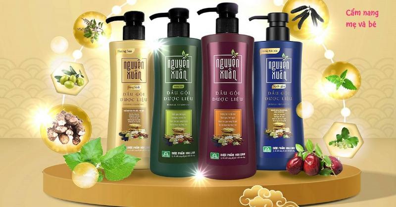Hình ảnh mái tóc đen sạch gàu, bồng bềnh và khỏe mạnh, thể hiện kết quả sau khi sử dụng dầu gội Clear thảo dược.