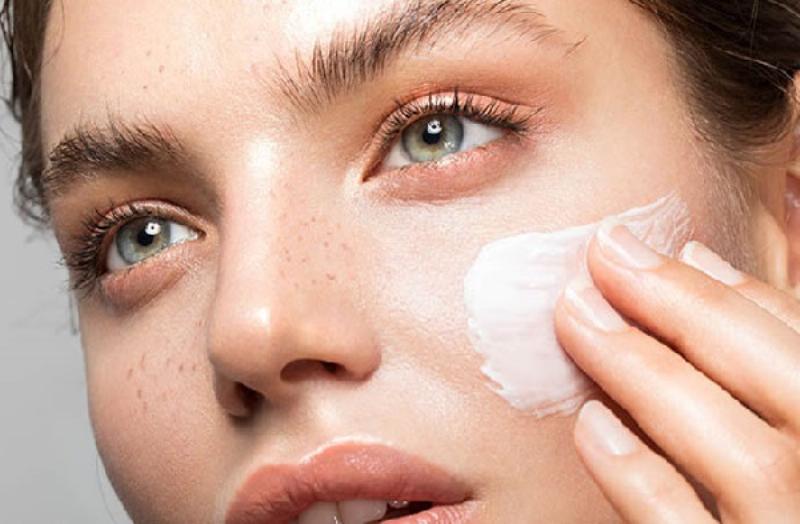 Các bước sử dụng kem chống nắng SK-II đúng cách để đạt hiệu quả tối ưu.