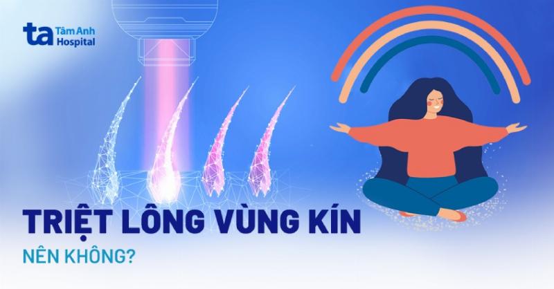 Một phụ nữ đang sử dụng máy triệt lông tại nhà cho vùng bikini, thể hiện sự tiện lợi và riêng tư của phương pháp này.