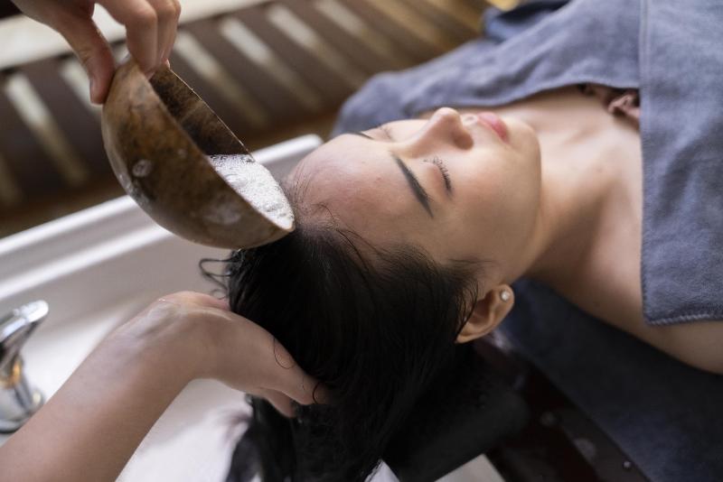 Sử dụng các loại thảo dược truyền thống trong liệu pháp gội đầu dưỡng sinh