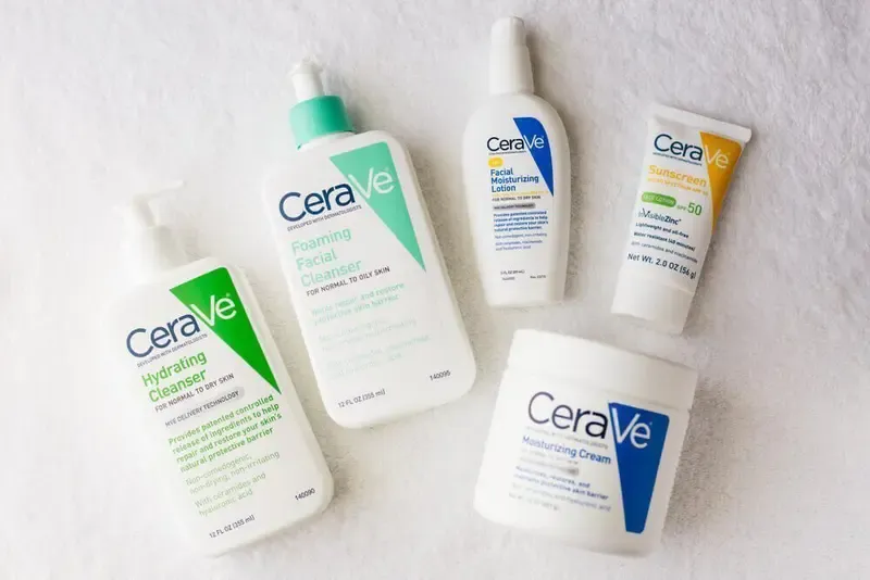 Hình ảnh minh họa các địa điểm mua sữa rửa mặt CeraVe chính hãng tại Việt Nam như cửa hàng, website thương mại điện tử