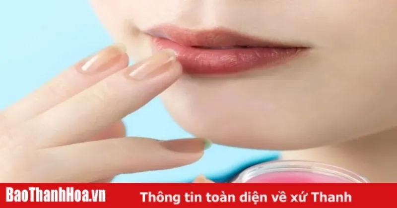 Hình ảnh minh họa các nguyên nhân khiến môi bị thâm sạm, mất đi sắc môi hồng tự nhiên